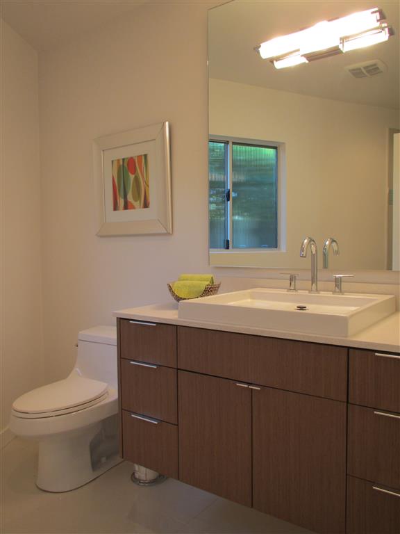 SL920 Hall Bath 1
